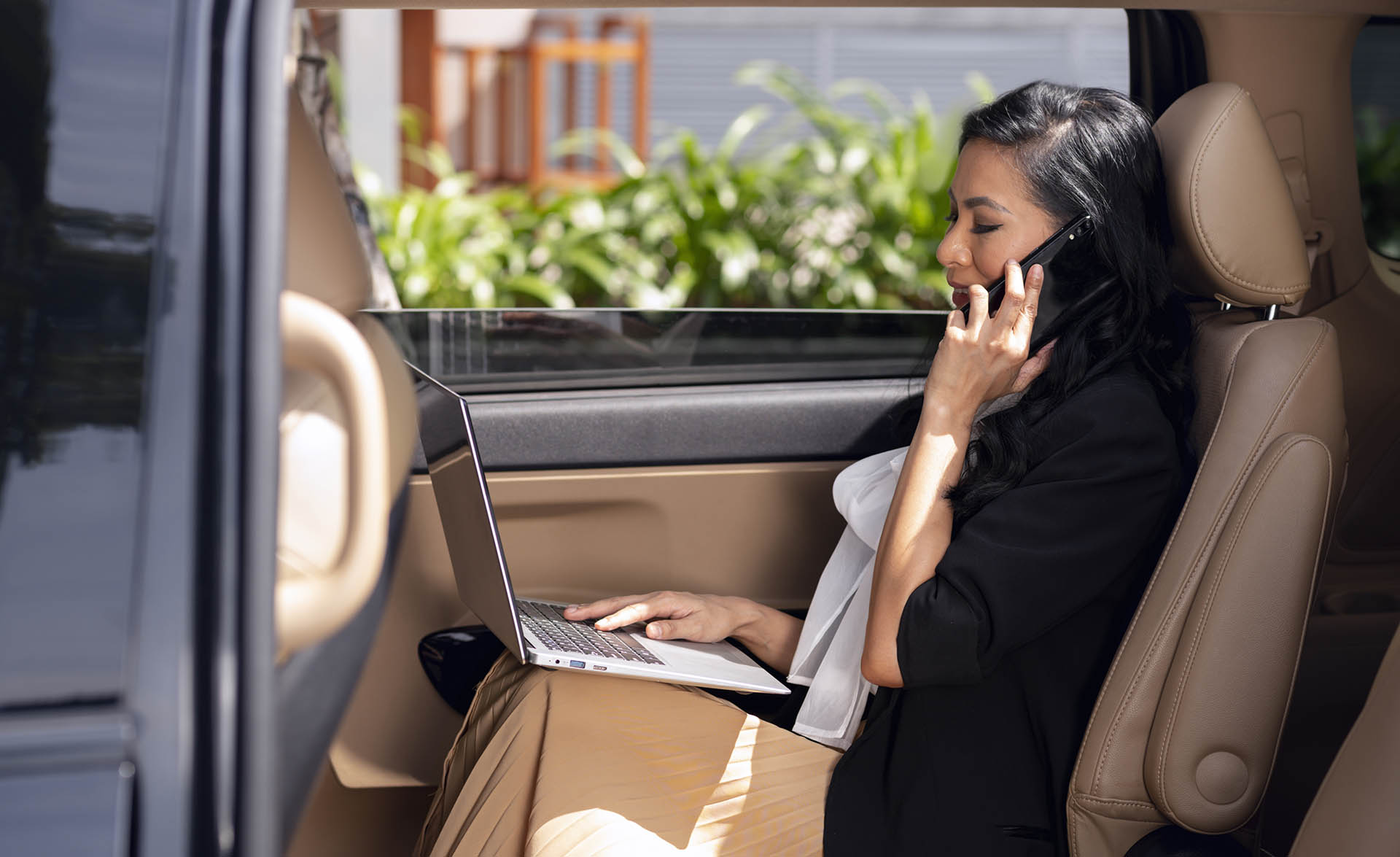 businesswoman-sitting-backseat-taxi